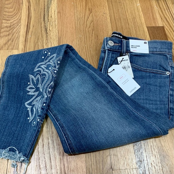 NWT EXPRESS HIGH RISE MEDIUM WASH ANKLE LEGGING JEANS IN 4R